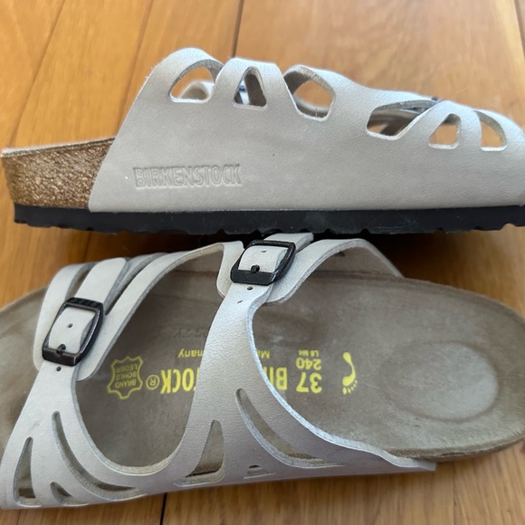 Birkenstock Sandals W size 37 EUC - Cream - Picture 2 of 5